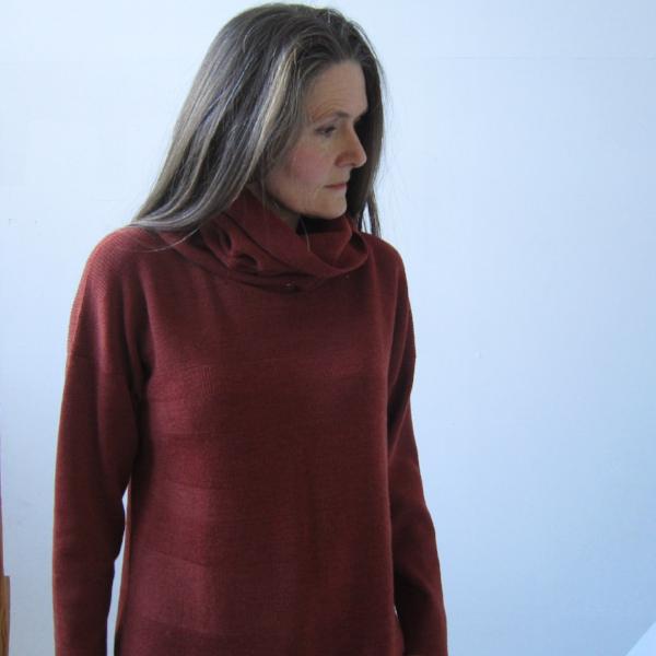 Kamilla lang genser med strukturstrikk